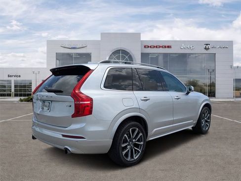 Used 2019 Volvo XC90 T5 Momentum w/ Multimedia Package AWD/4WD image 3