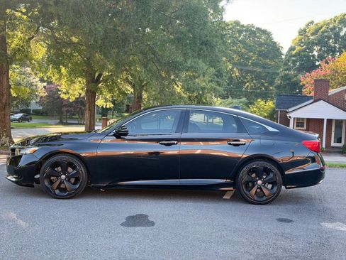 Used 2018 Honda Accord Touring image 9