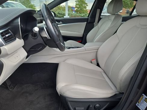 Used 2025 Genesis G70 2.5T RWD image 23