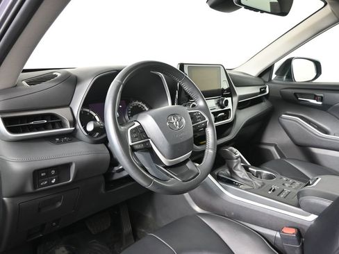 Used 2024 Toyota Highlander XLE AWD/4WD image 22
