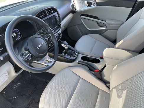 Certified 2025 Kia Soul LX FWD image 18