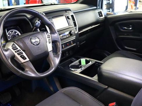 Used 2018 Nissan Titan SV w/ SV Convenience Package AWD/4WD image 10