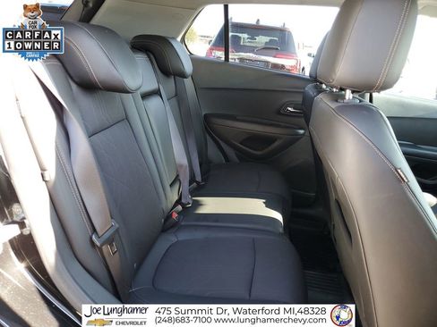 Certified 2022 Chevrolet Trax LT w/ Midnight Edition image 27