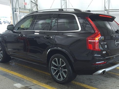 Used 2019 Volvo XC90 T5 Momentum w/ Multimedia Package AWD/4WD image 4