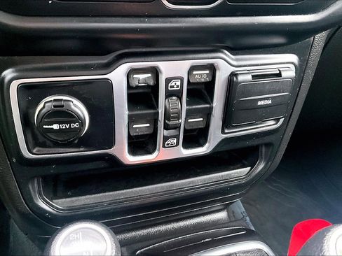 Used 2019 Jeep Wrangler Unlimited Sport S image 29