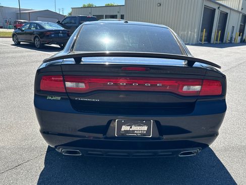 Used 2014 Dodge Charger SXT w/ Blacktop Package RWD image 6