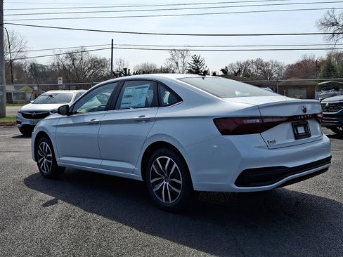 New 2026 Volkswagen Jetta SE FWD image 3