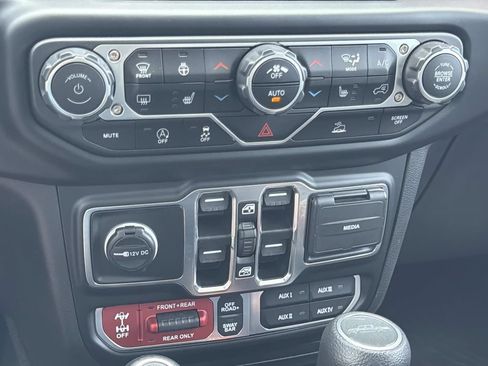 Used 2023 Jeep Gladiator Rubicon w/ LED Lighting Group AWD/4WD image 22