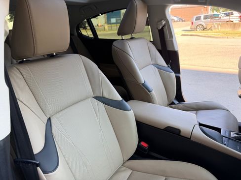 Used 2019 Lexus ES 350 Ultra Luxury w/ Accessory Package 2 FWD image 28