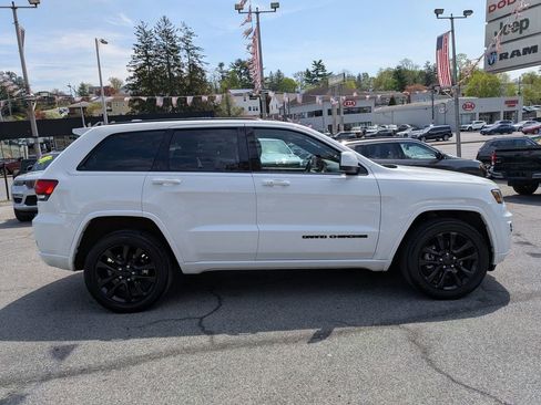 Used 2021 Jeep Grand Cherokee Laredo X AWD/4WD image 5