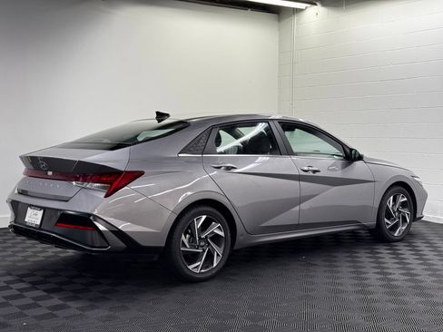 Used 2025 Hyundai Elantra SEL FWD image 2