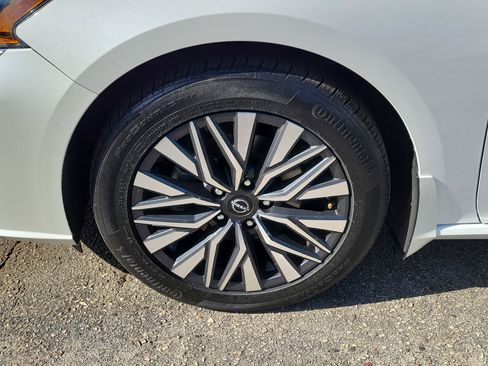 Used 2024 Nissan Altima 2.5 SV image 4