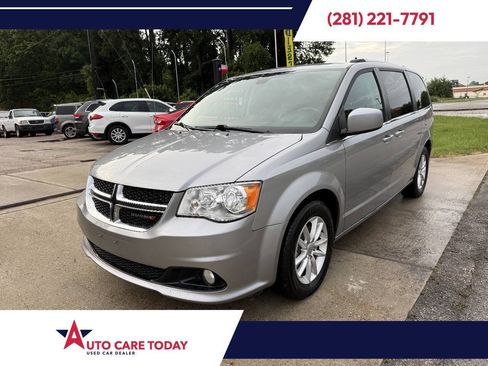 Used 2019 Dodge Grand Caravan SXT FWD image 1