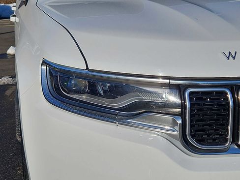 Used 2024 Jeep Wagoneer Series II w/ Flexible Seating Group image 8