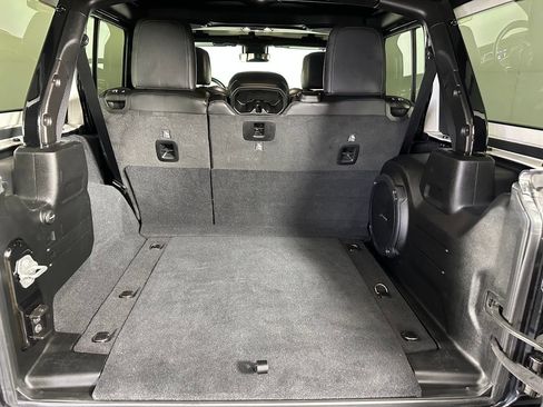 Used 2021 Jeep Wrangler Unlimited Sahara AWD/4WD image 27