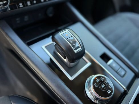 Used 2024 Mitsubishi Outlander SE AWD/4WD image 40