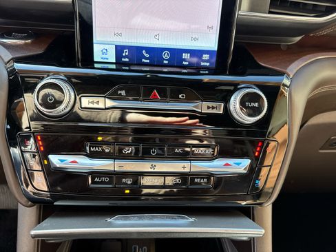 Used 2022 Ford Explorer King Ranch w/ Premium Technology Package image 14