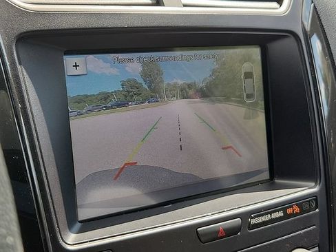 Used 2019 Ford Explorer XLT w/ Equipment Group 202A AWD/4WD image 17
