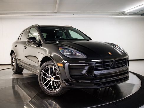 Certified 2026 Porsche Macan AWD/4WD image 9