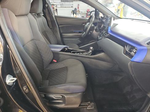 Used 2022 Toyota C-HR XLE FWD image 4