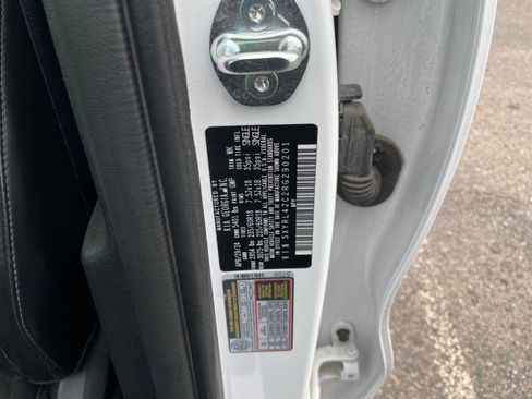 Used 2024 Kia Sorento S image 32