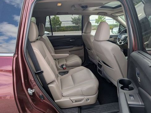 Used 2022 Honda Pilot Touring image 17