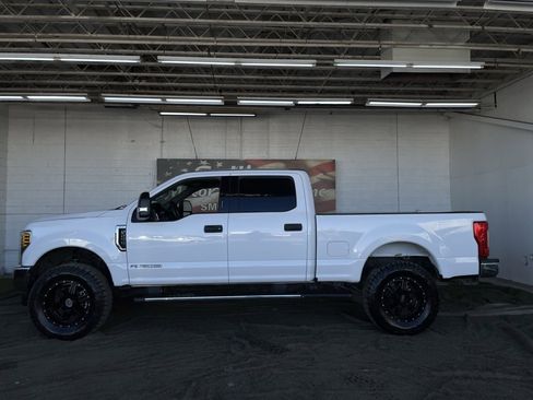 Used 2018 Ford F250 XLT image 2