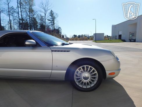 Used 2004 Ford Thunderbird image 34