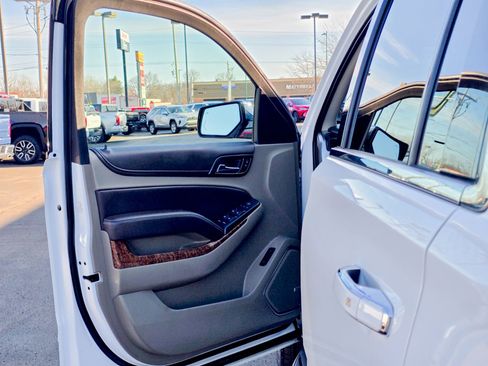 Used 2019 Chevrolet Suburban Premier image 28