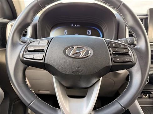 Used 2024 Hyundai Venue SEL FWD image 19