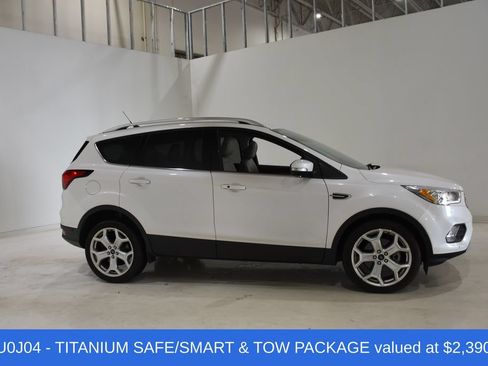 Used 2019 Ford Escape Titanium FWD image 3
