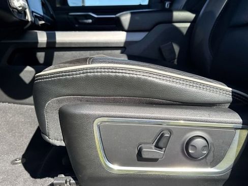 Used 2025 RAM 1500 Laramie image 12