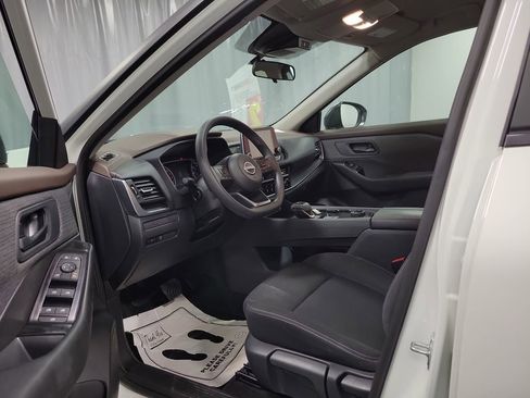 Used 2023 Nissan Rogue S AWD/4WD image 12