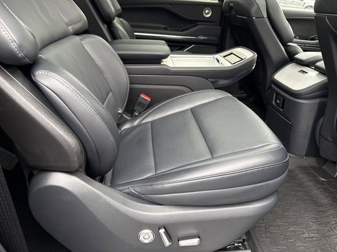 Used 2025 Lincoln Navigator L Reserve w/ Jet Appearance Package image 15