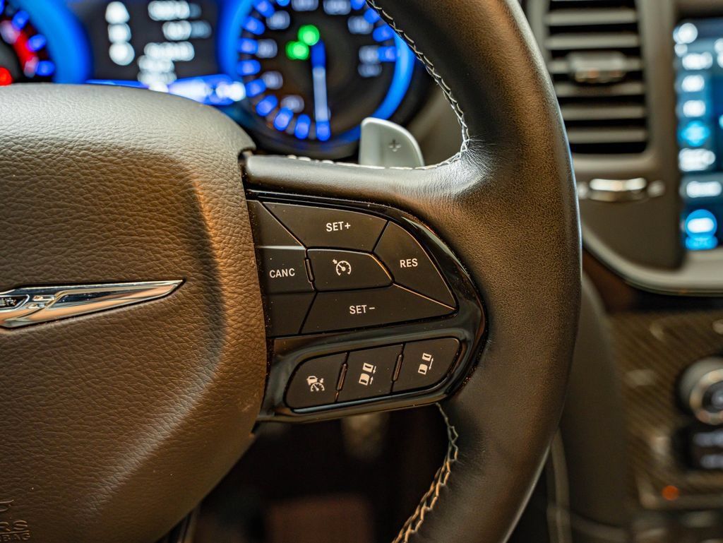Used 2023 Chrysler 300 C RWD image 28