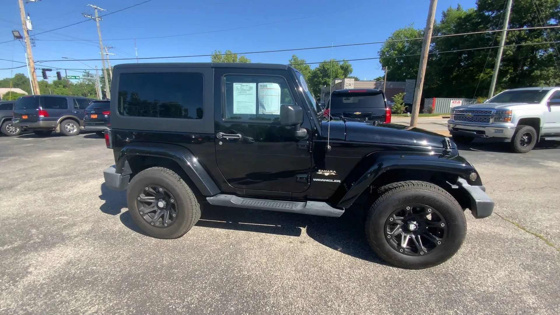 Used 2016 Jeep Wrangler Sahara w/ Connectivity Group AWD/4WD image 9