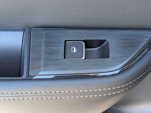 Used 2025 Nissan Rogue Platinum FWD image 30
