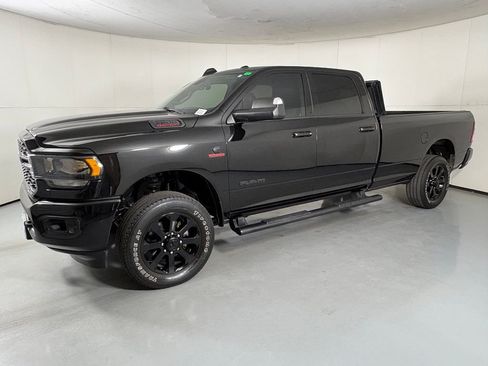 Used 2022 RAM 3500 Big Horn w/ Night Edition AWD/4WD image 5