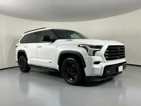 Used 2024 Toyota Sequoia Limited image 1