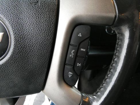 Used 2011 Chevrolet Silverado 2500 LT w/ Interior Plus Package AWD/4WD image 13