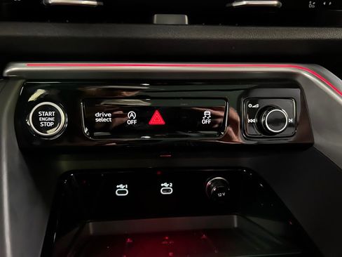 New 2025 Audi Q5 Prestige image 18