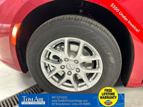 New 2026 Chrysler Pacifica Select image 9