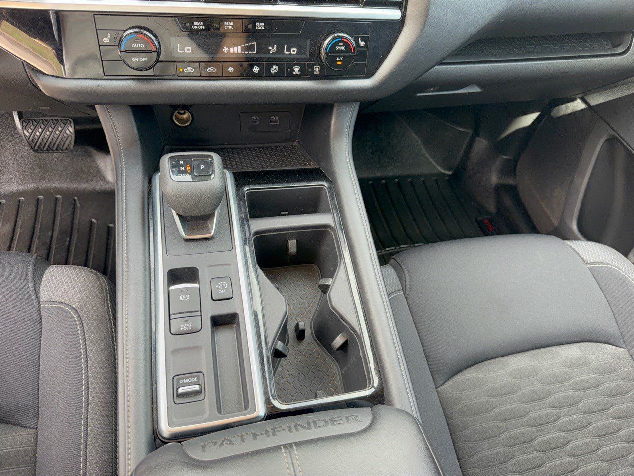 Used 2024 Nissan Pathfinder SV FWD image 21