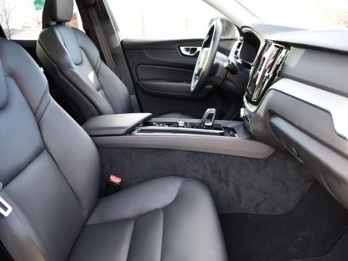 Certified 2025 Volvo XC60 B5 Plus image 25