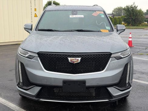 Used 2023 Cadillac XT6 Sport w/ Technology Package AWD/4WD image 2