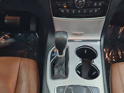 Used 2019 Jeep Grand Cherokee Summit AWD/4WD image 12