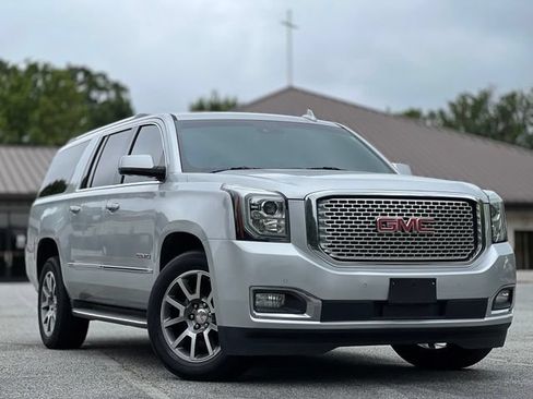 Used 2016 GMC Yukon XL Denali w/ Open Road Package RWD image 3