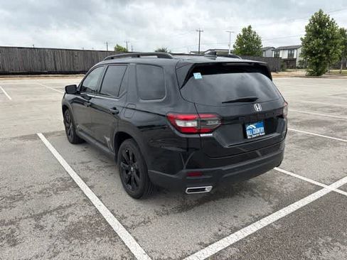 Used 2025 Honda Pilot Black Edition image 3