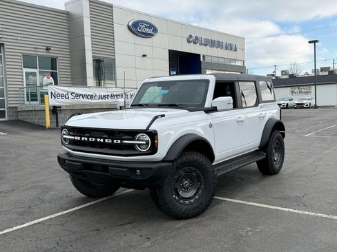 New 2025 Ford Bronco Outer Banks w/ Sasquatch Package image 1