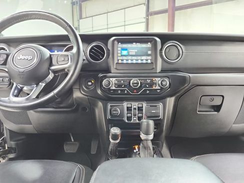 Used 2021 Jeep Wrangler Unlimited Sahara w/ Cold Weather Group AWD/4WD image 25
